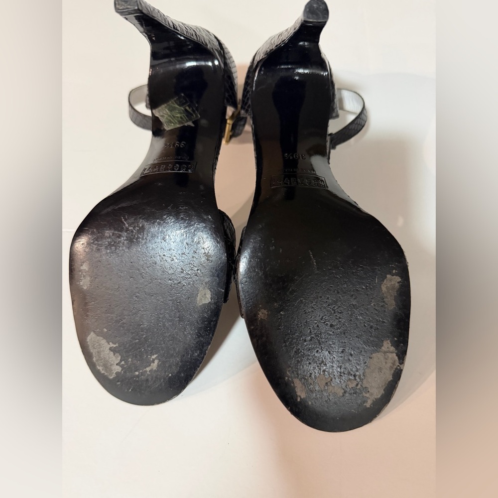 Worn Fratelli Rossetti Black Textured heels. - Picture 7 of 8